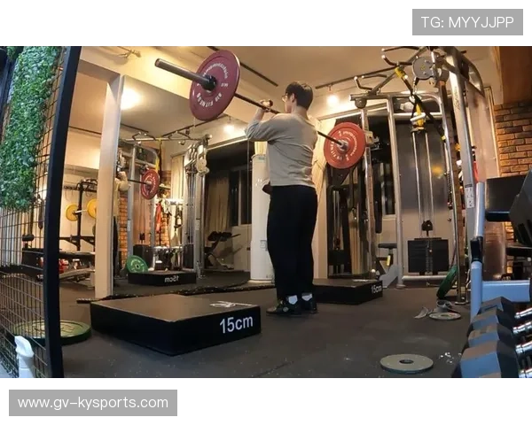 举重训练营创新训练与康复协同方案缩短恢复周期,举重训练有多苦 举重训练营创新训练与康复协同方案缩短恢复周期,举重训练有多苦